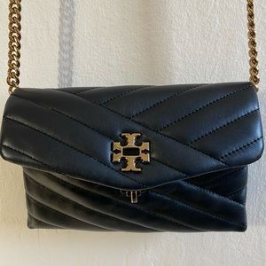 Tory Burch Kira chevron chain wallet in black